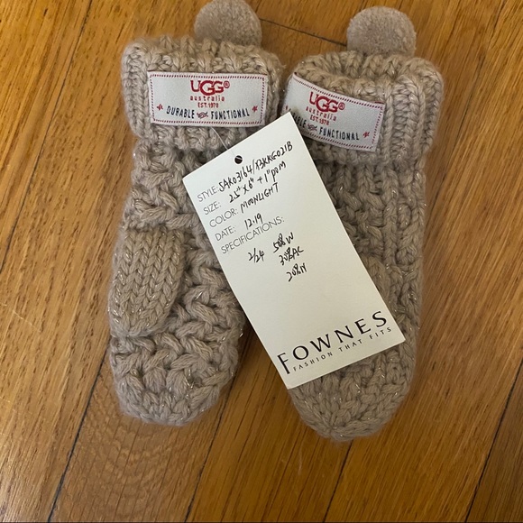 Baby Ugg Mittens and Booties - Picture 2 of 8